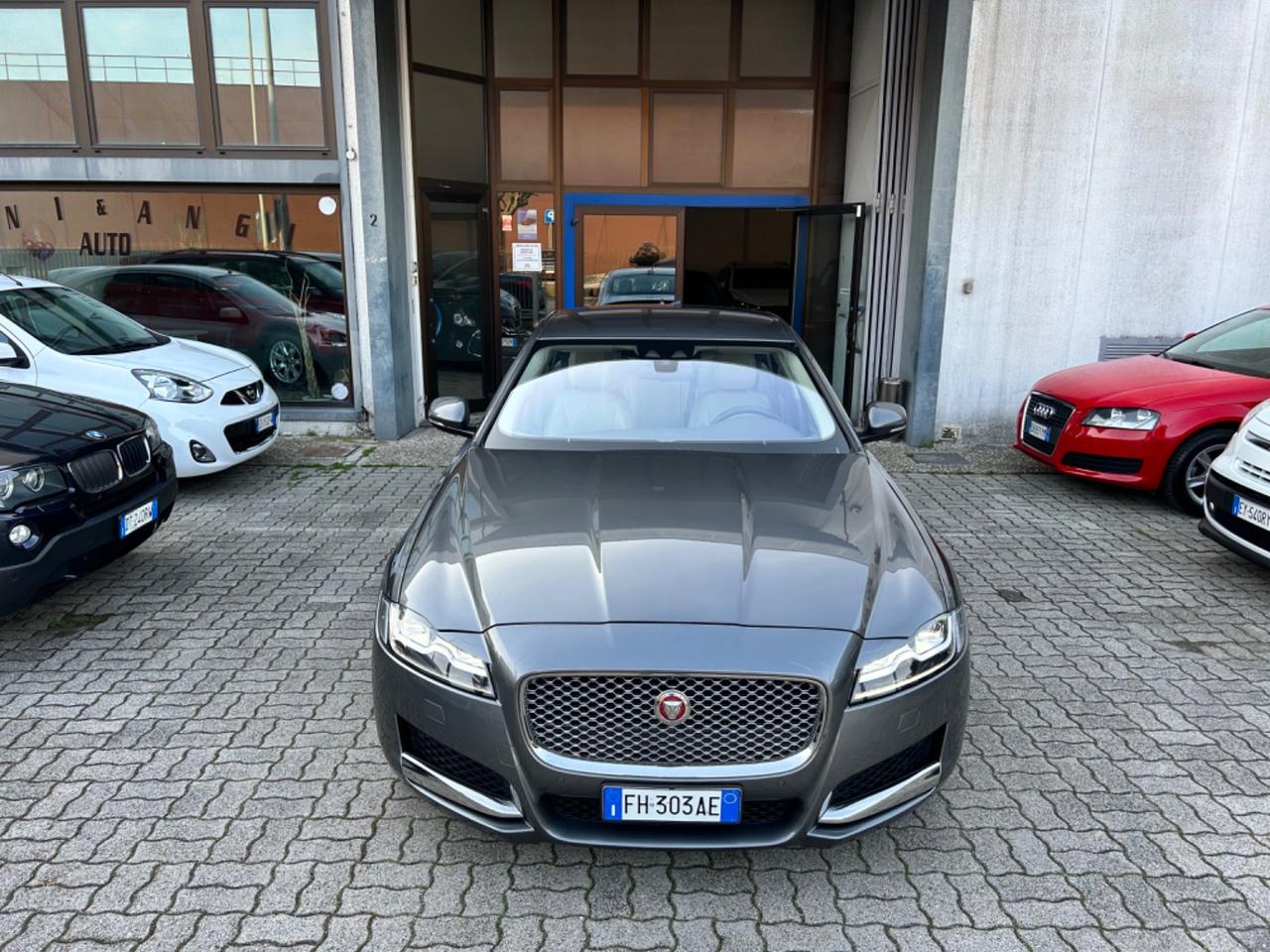 Jaguar XF 2.0 D 180CV 4X4 automatica Pure Business