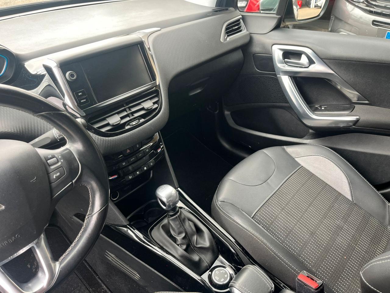 Peugeot 2008 BlueHDi 100 S&S Allure