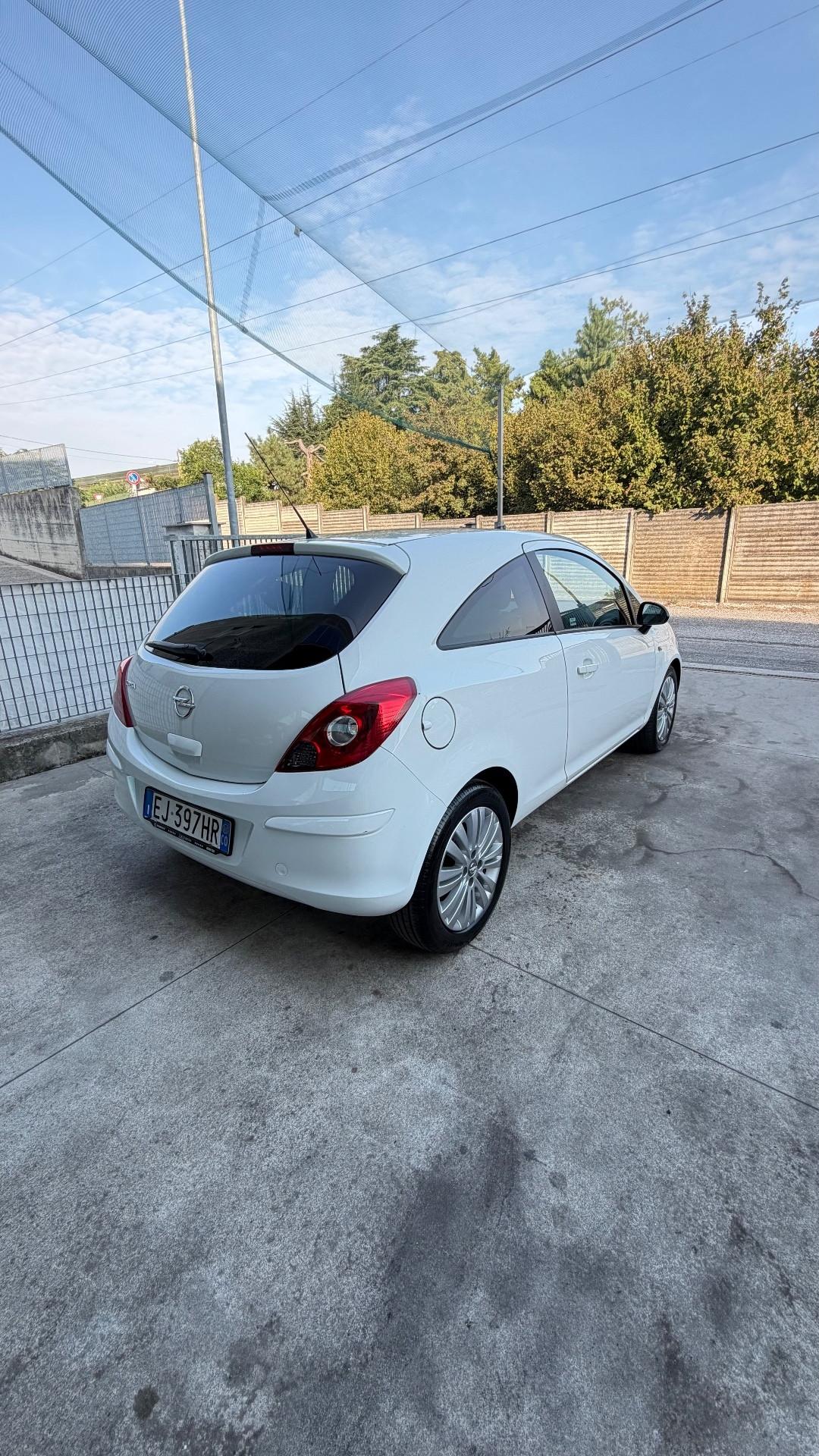 Opel Corsa 1.2 3 porte Club