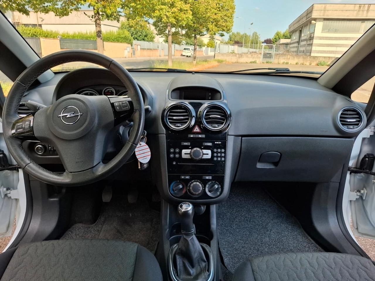 Opel Corsa 1.2 5 porte 2013 SOLAMENTE 99.000 KM
