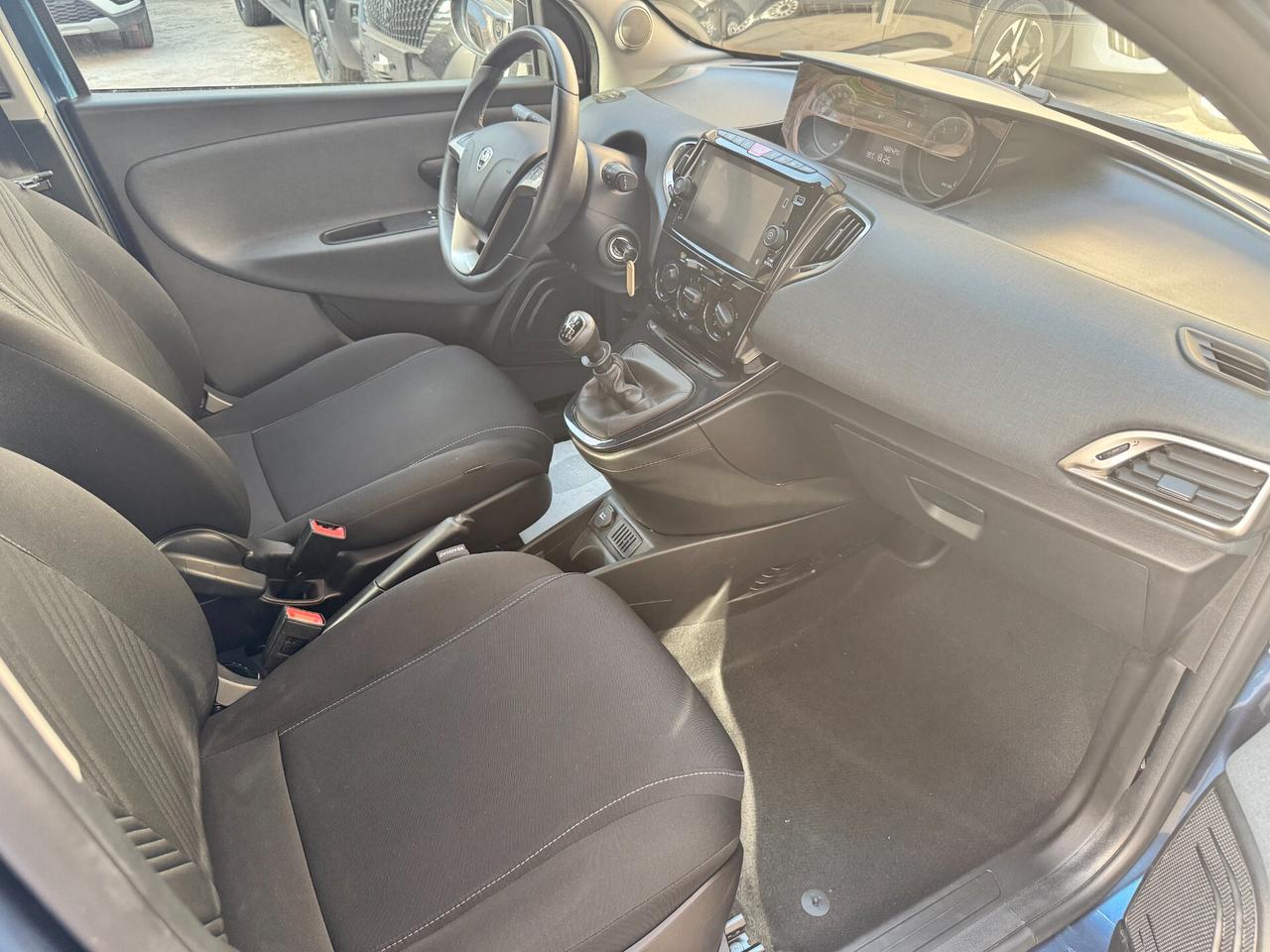 Lancia Ypsilon 1.0 FireFly 5 porte S&S Hybrid Gold