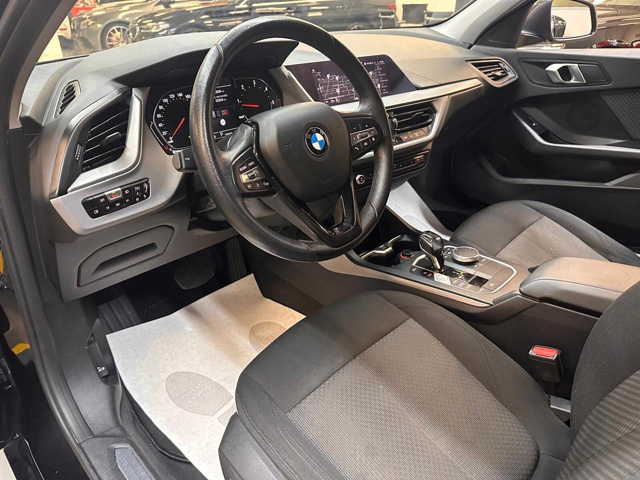 Bmw 118 118d 5p. Business Advantage