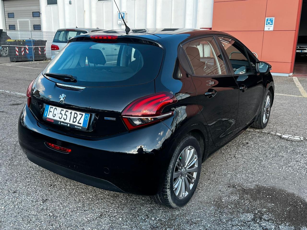 Peugeot 208 PureTech 82 5 porte Allure