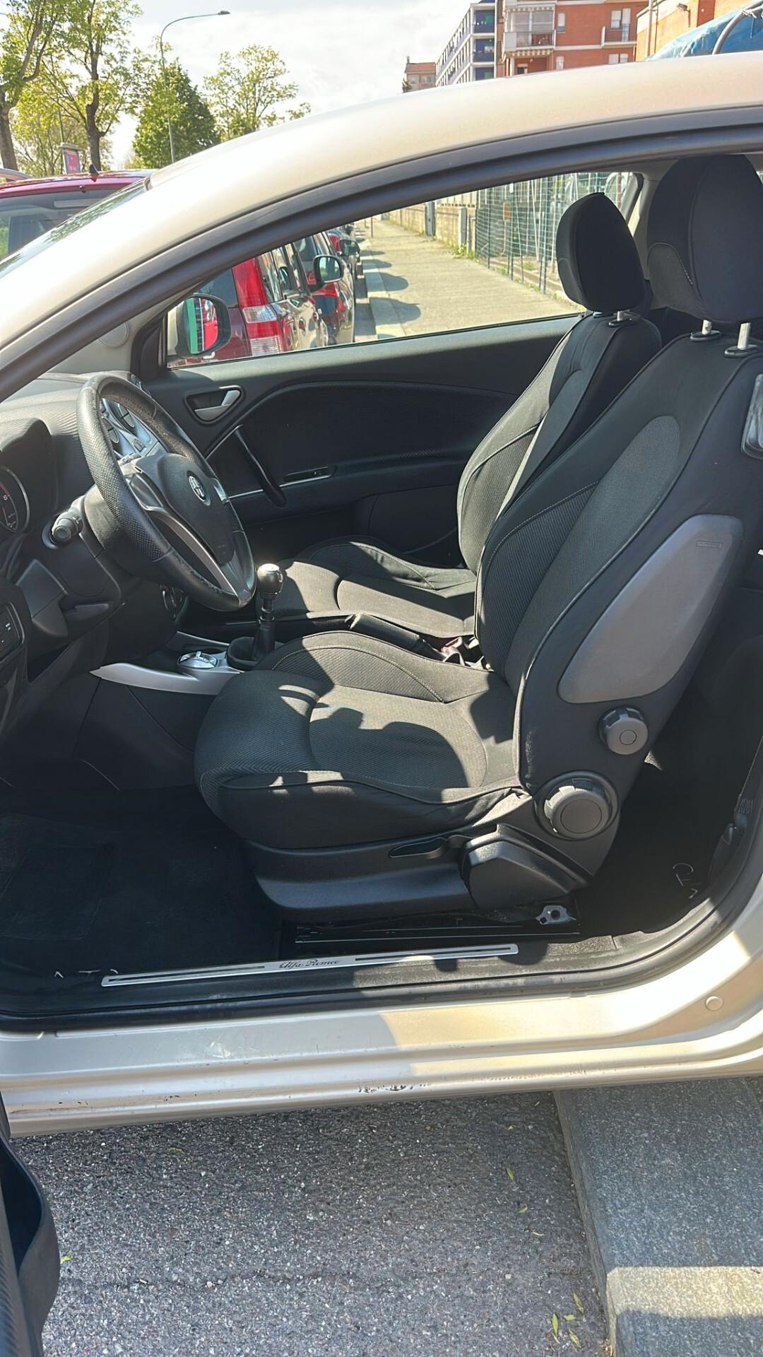 Alfa Romeo MiTo 1.6 JTDm-2 S&S Distinctive Premium Pack