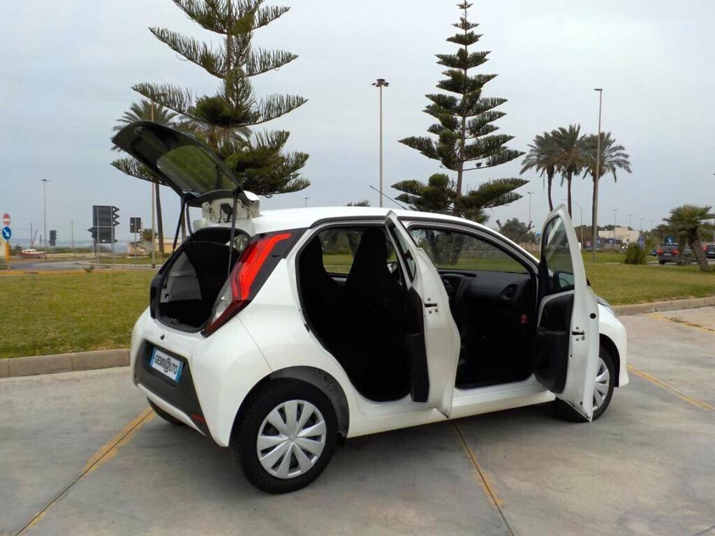 Toyota Aygo Connect 1.0 VVT-i 72 CV 5 porte x-play