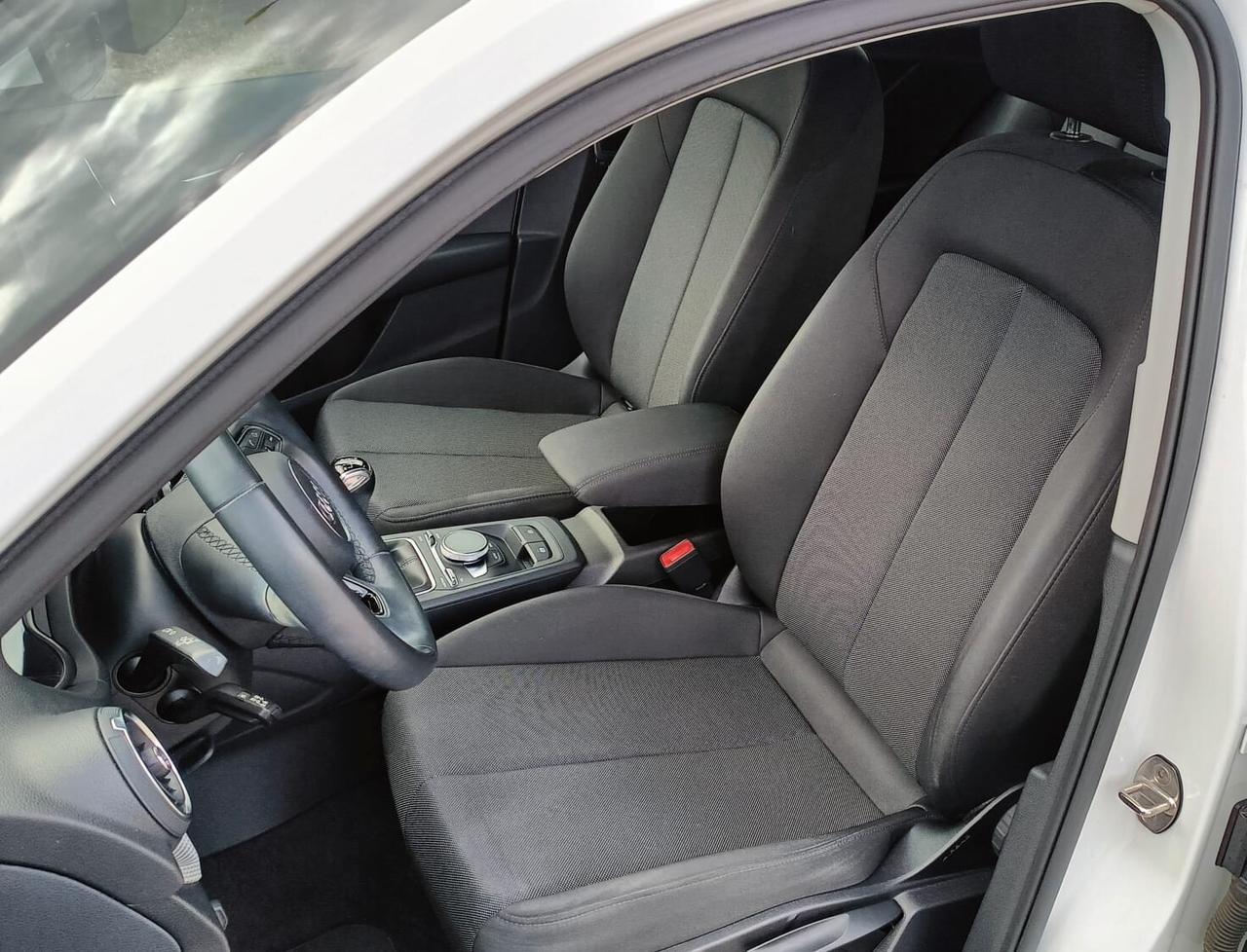 Audi Q2 30 TDI 115CV Admired 6m