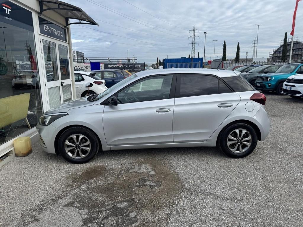 HYUNDAI i20 II 2018 - i20 5p 1.2 mpi Connectline 75cv