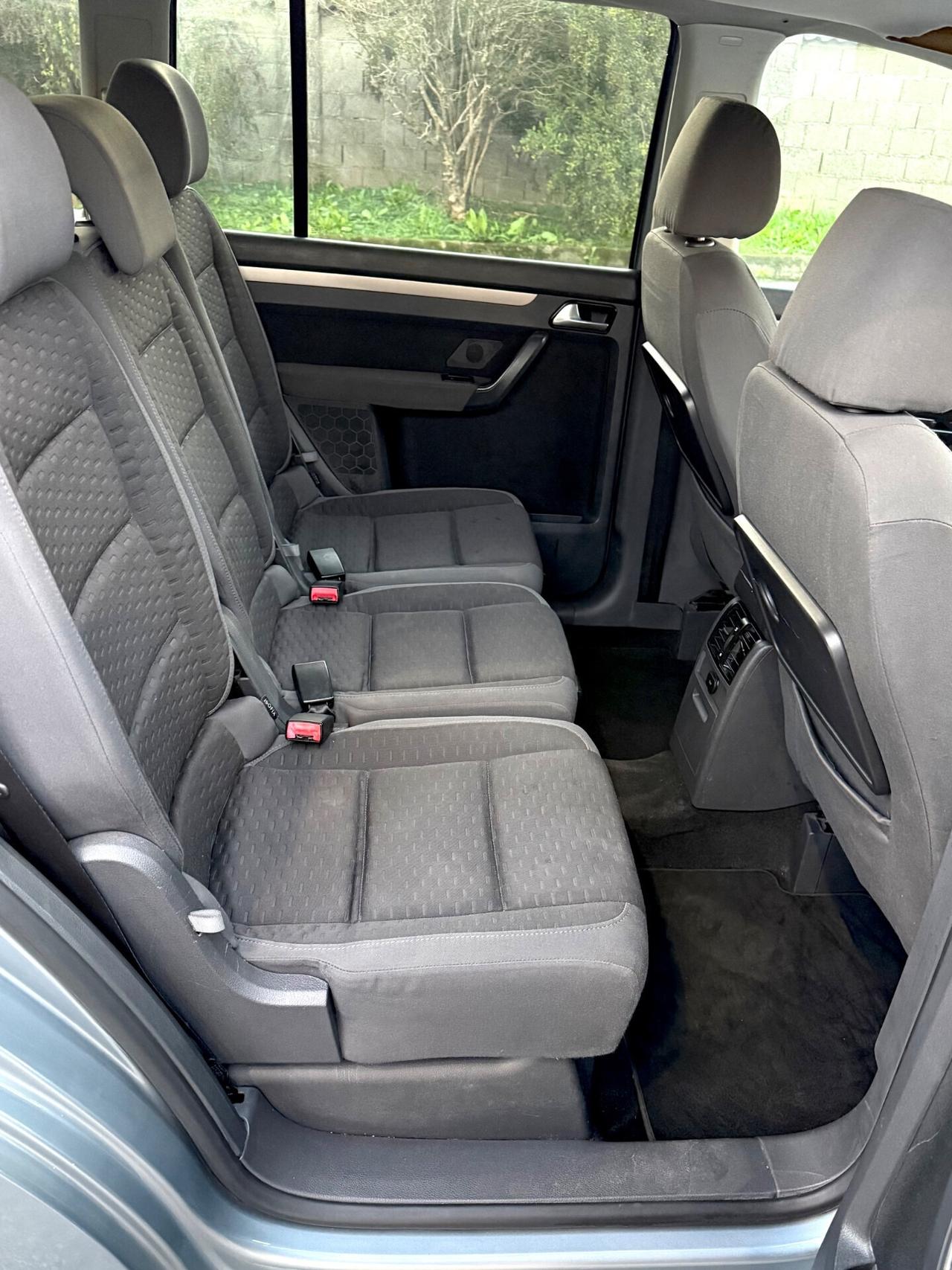 Volkswagen Touran 1.6 Conceptline