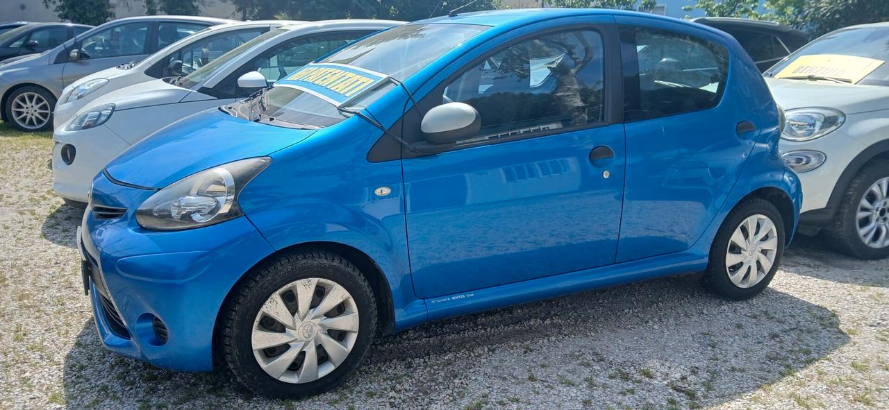 Toyota Aygo 1.0 VVT-i 69 CV 5 porte x-clusiv