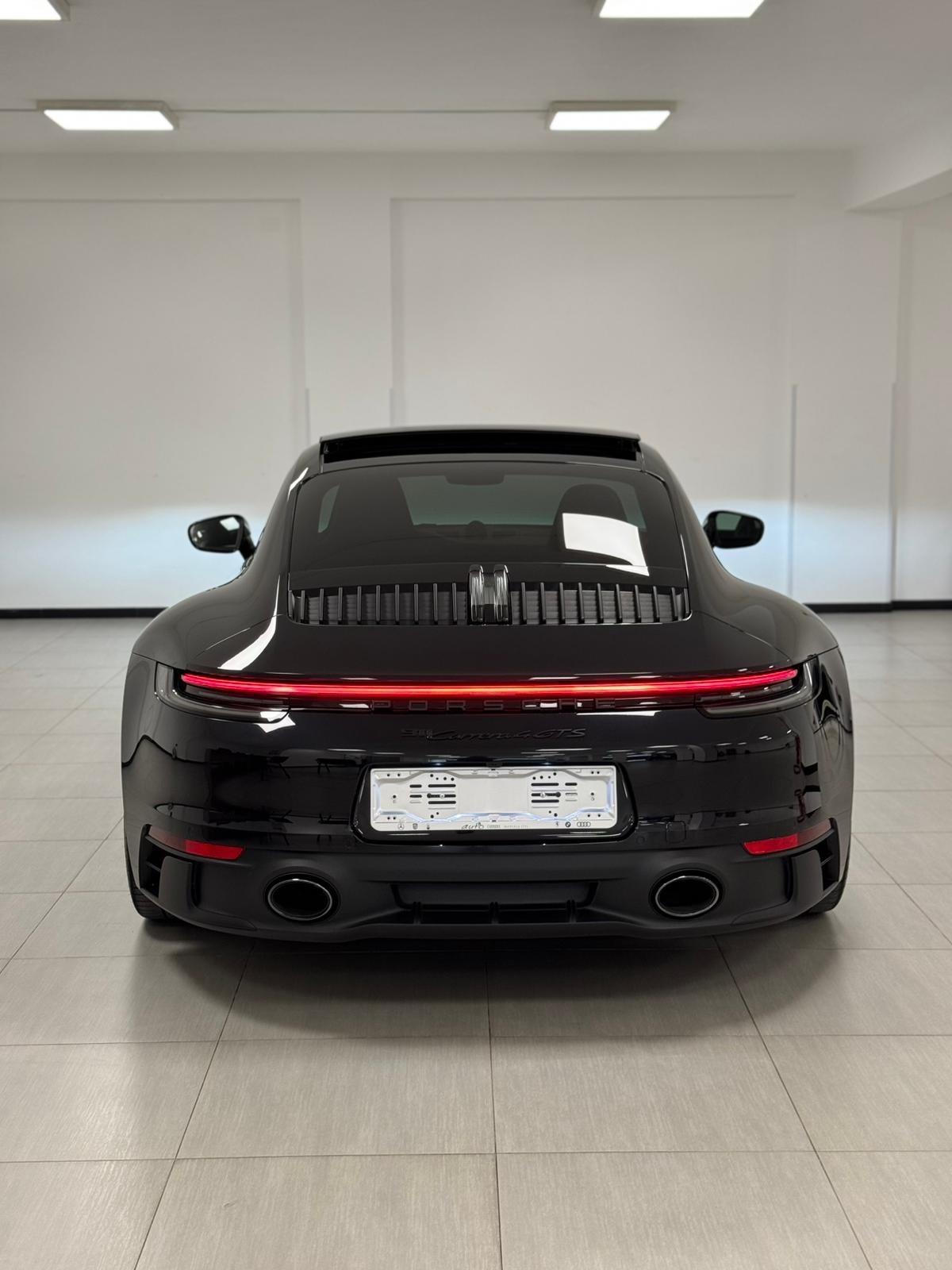 Porsche 911 Carrera 4 GTS
