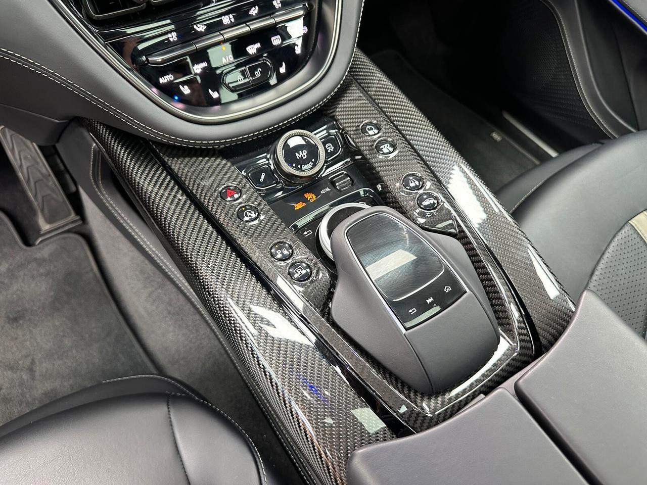 Aston Martin DBX DBX707 (333)