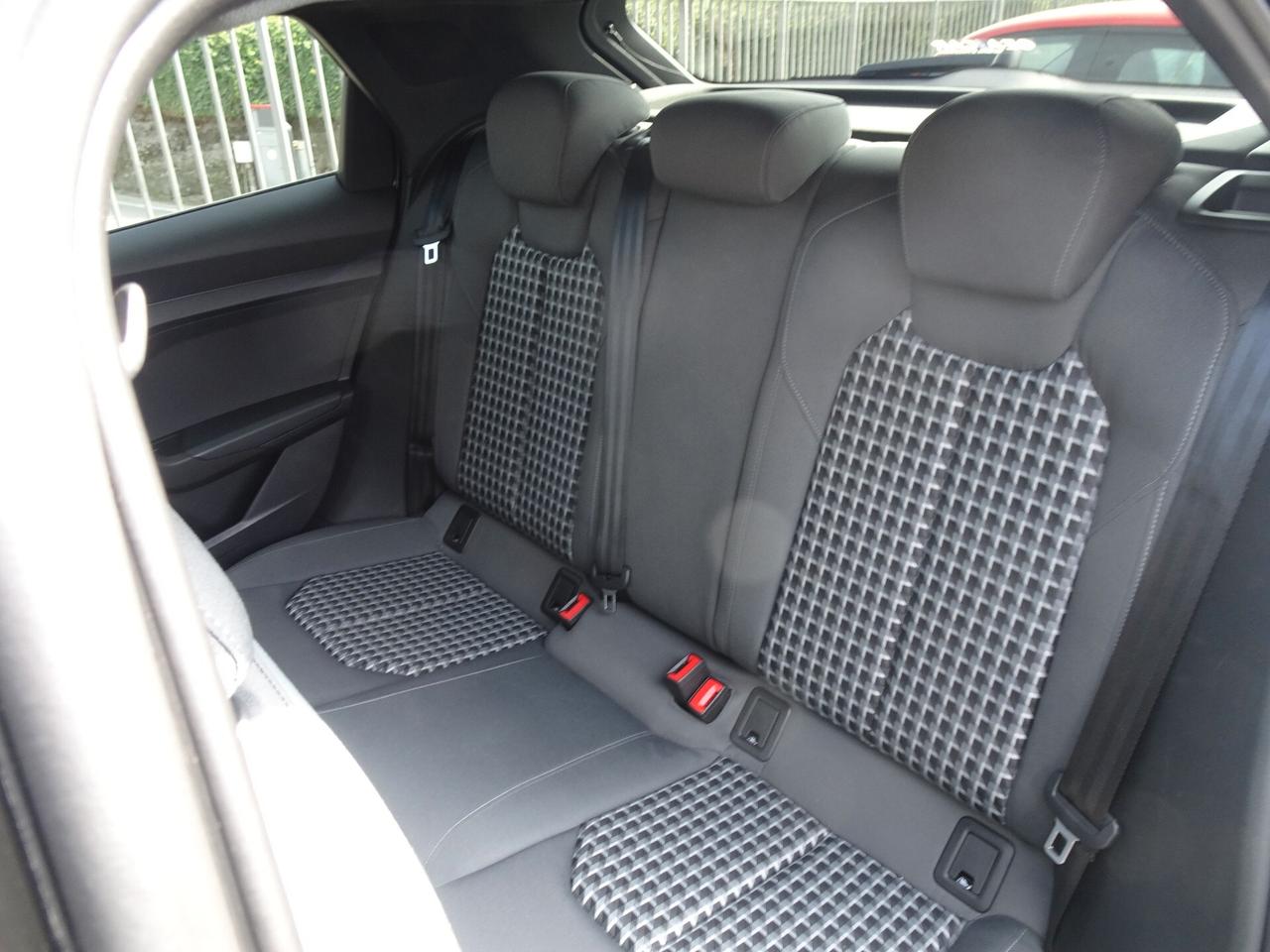 Audi A1 Allstreet 35 TFSI Identity Contrast