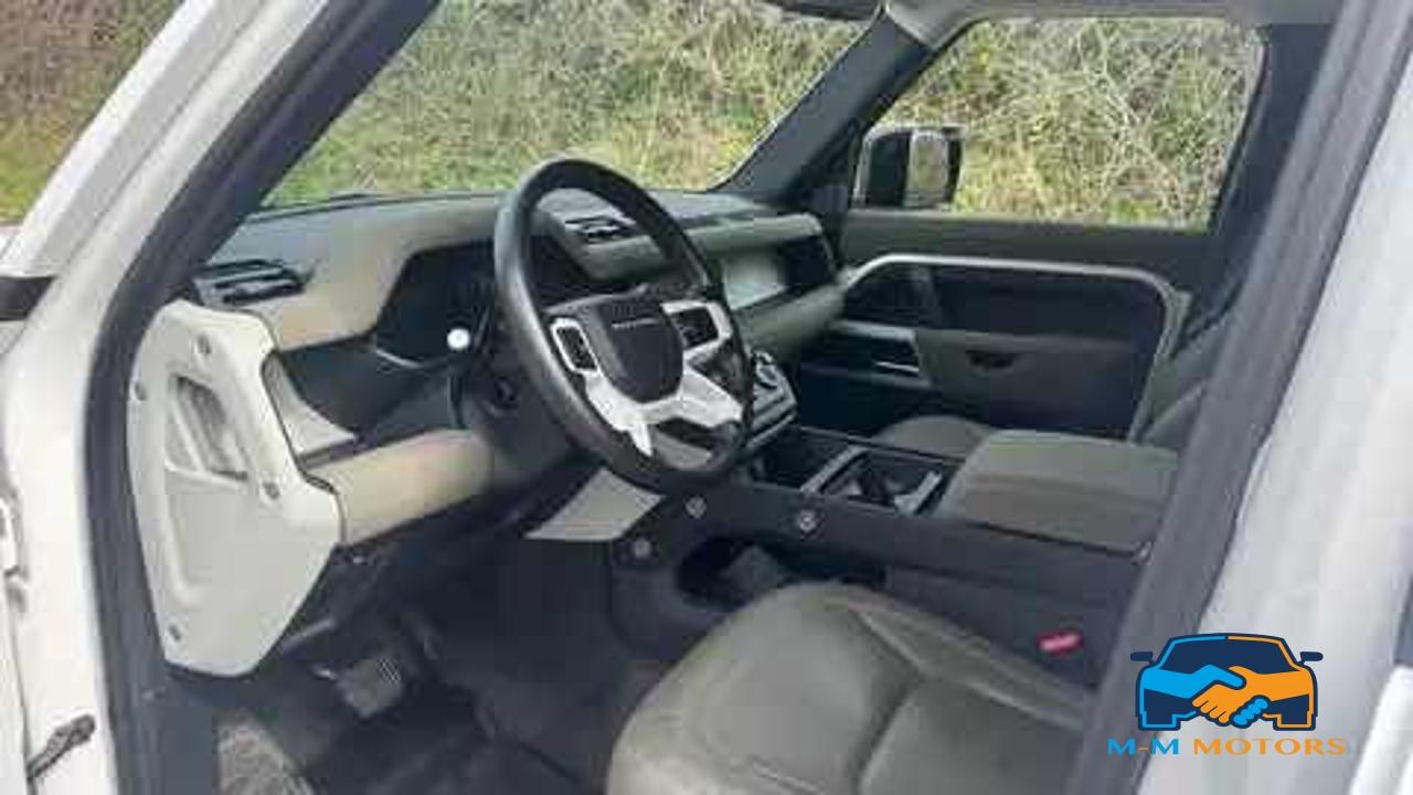 Land Rover Defender 110 3.0D I6 200 CV AWD Auto X-Dynamic SE