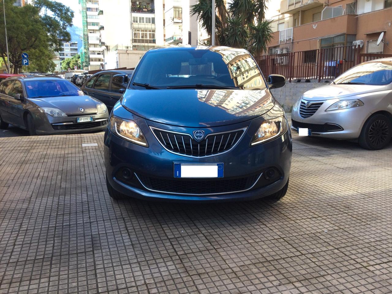 Lancia Ypsilon 1.0 FireFly 5 porte S&S Hybrid Ecochic Silver