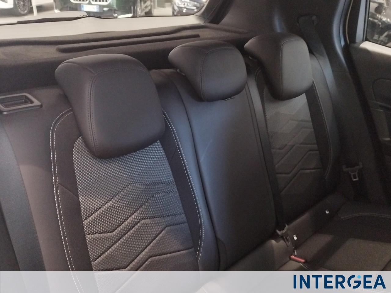 JEEP Avenger 1.2 turbo e-hybrid mhev Altitude fwd