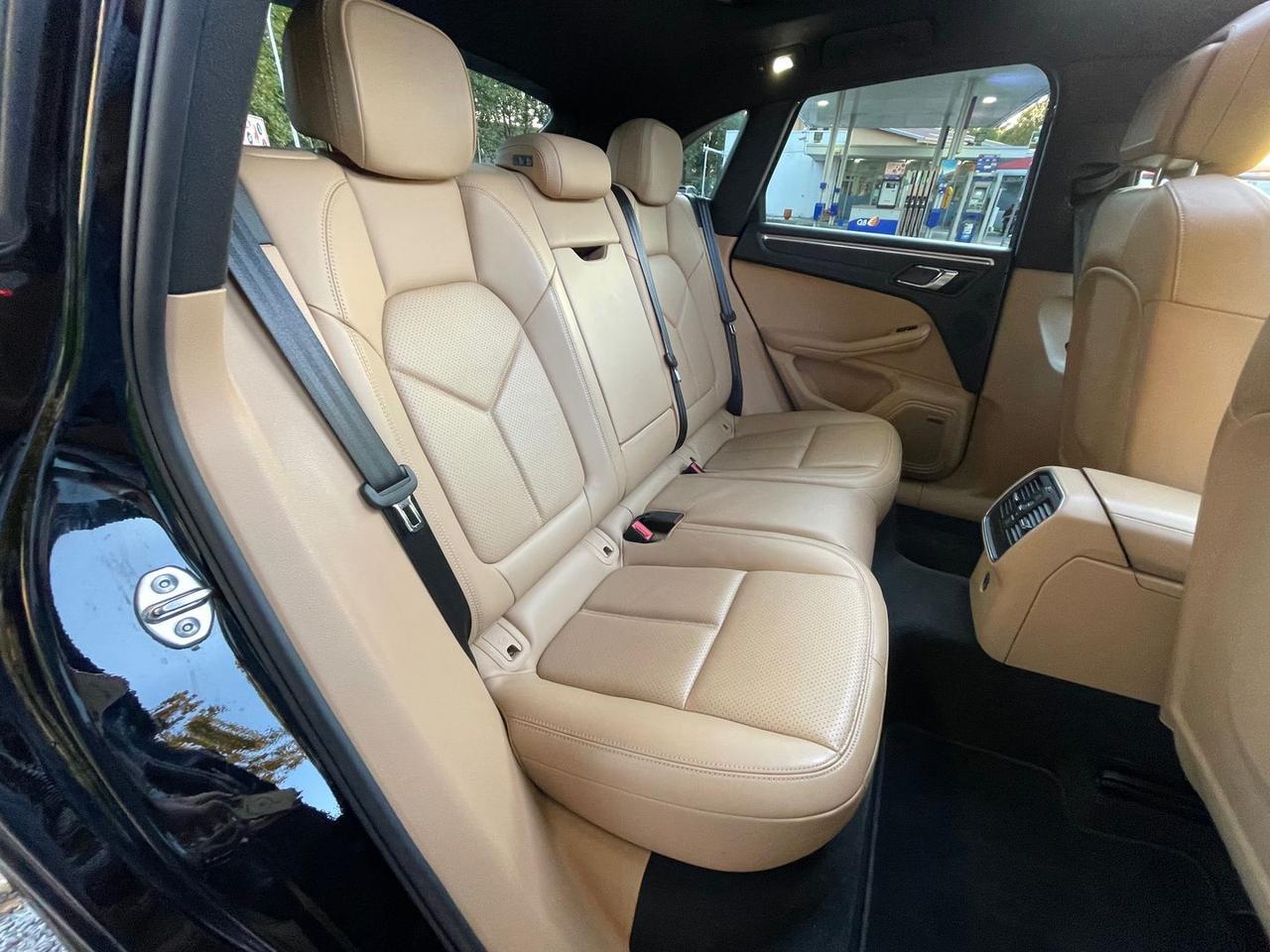 Porsche Macan -- 2.0 #7143