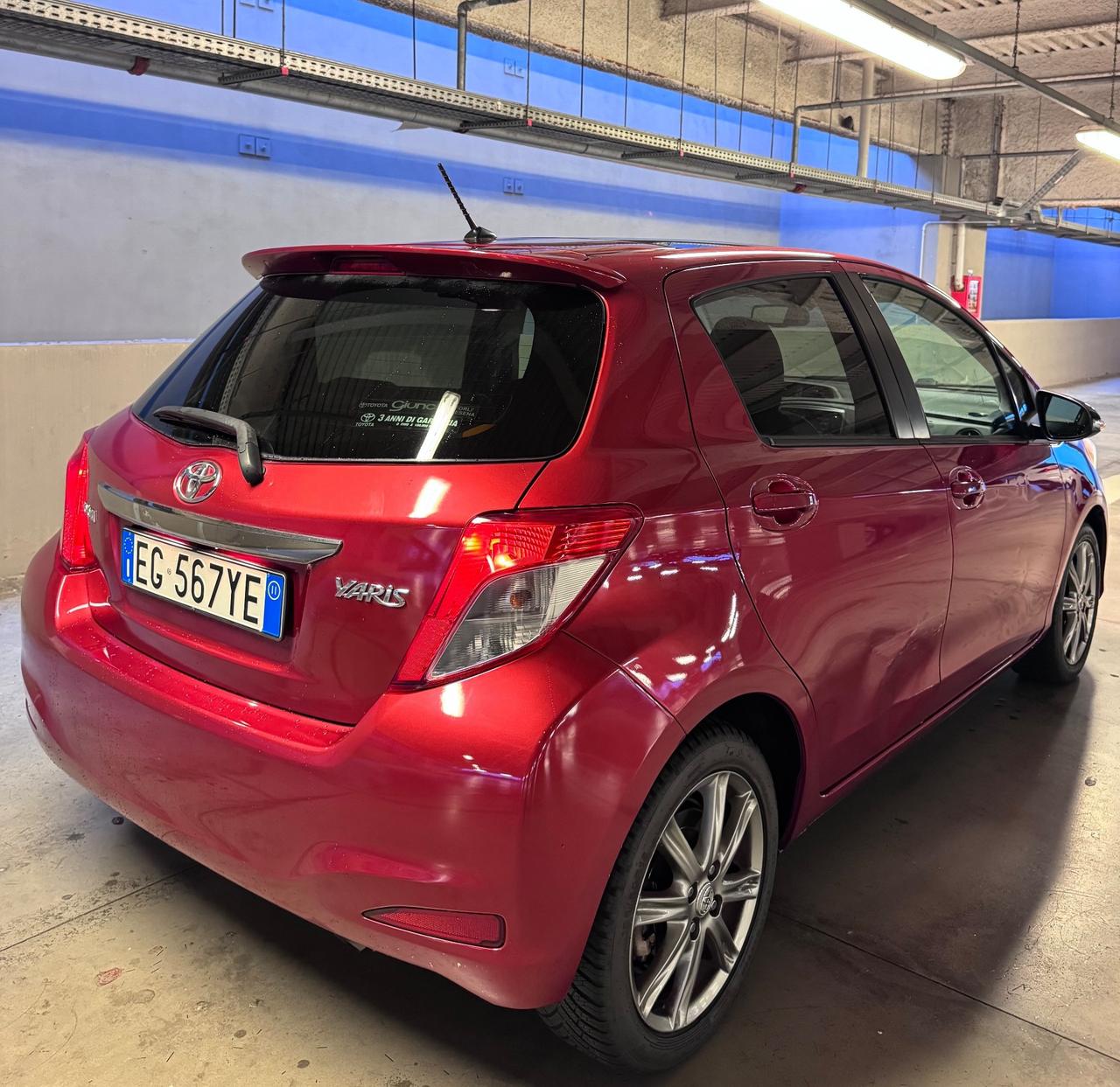 Toyota Yaris 1.3 5 porte Lounge con solo 92.065 km!