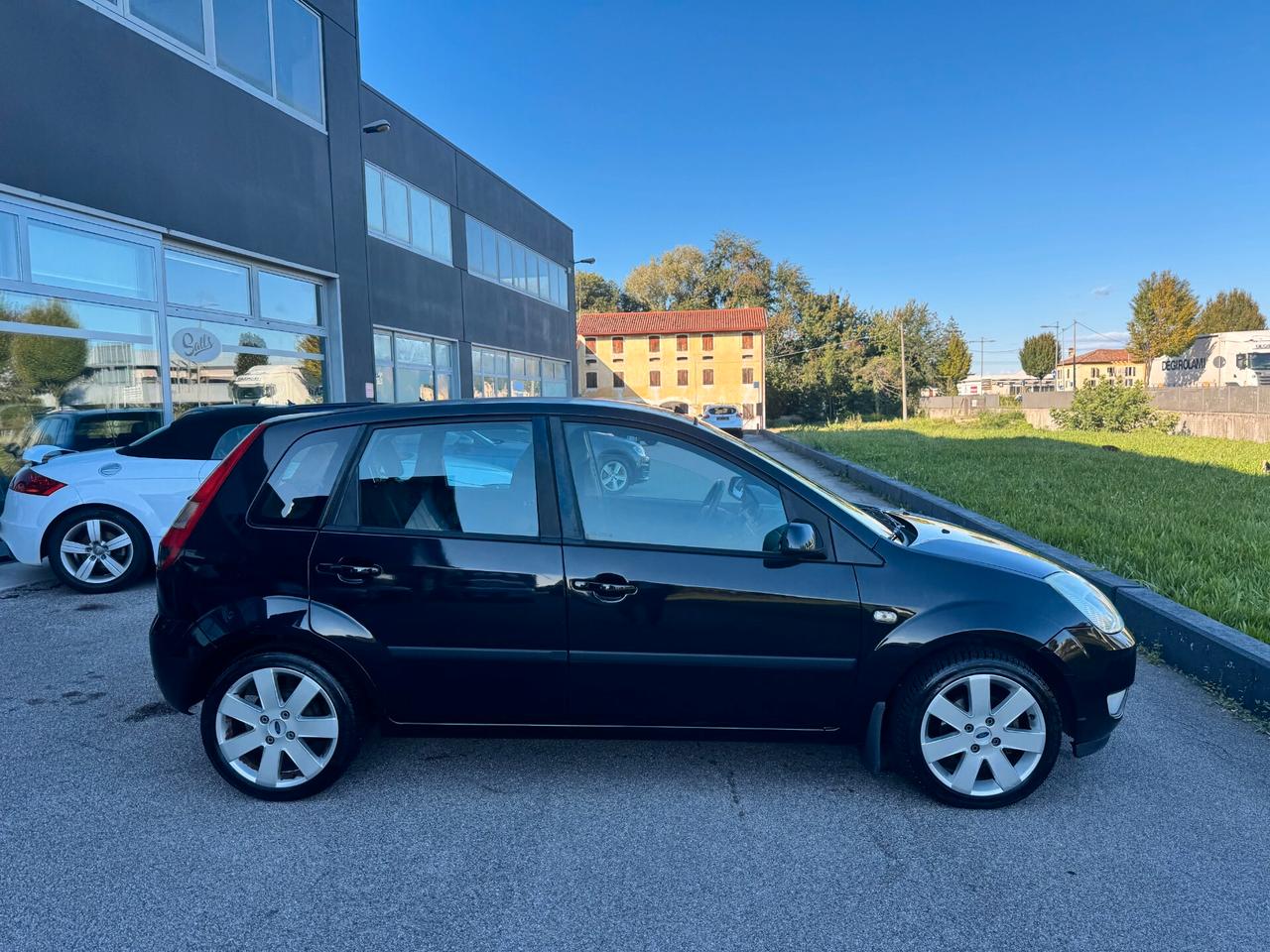 Ford Fiesta 1.4 TDCi 5p. Ambiente Neopatentati