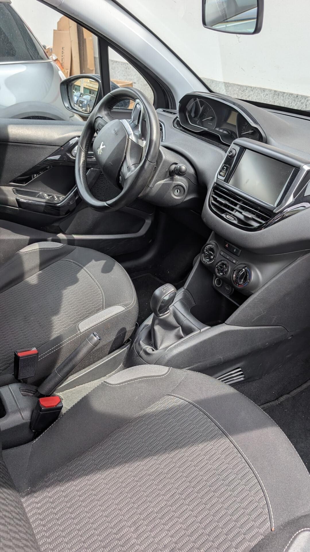 Peugeot 208 2016 1.2 benzina euro6b incidentata