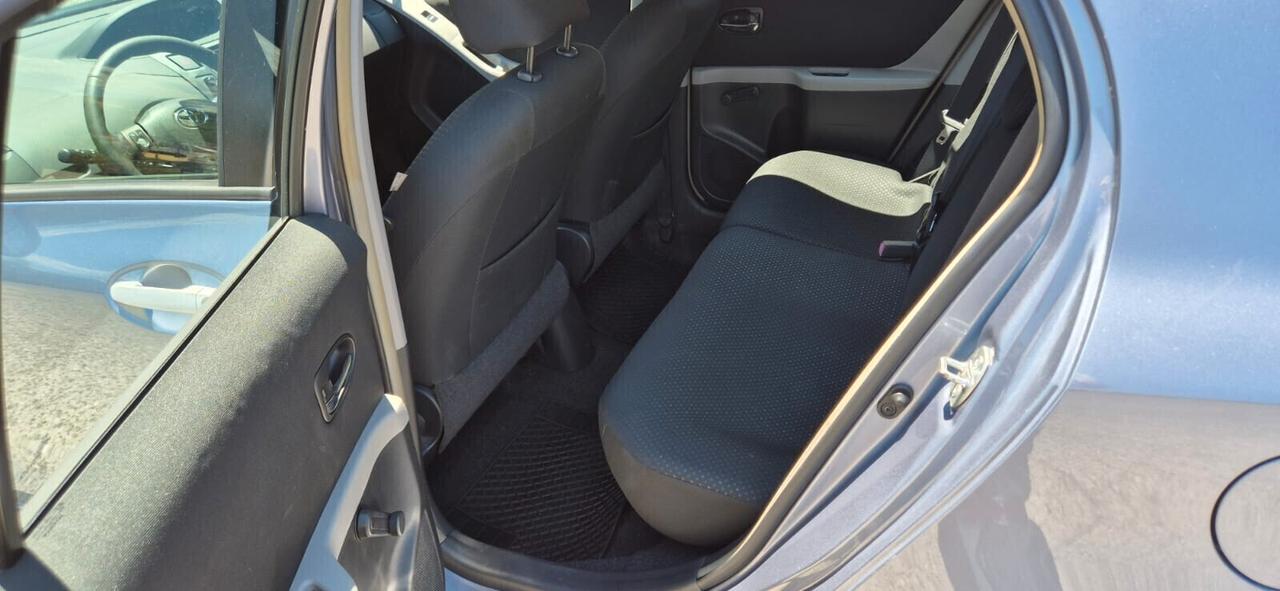 Toyota Yaris 1.0 5 porte Sol-2011-E5 -Ok neopatentati