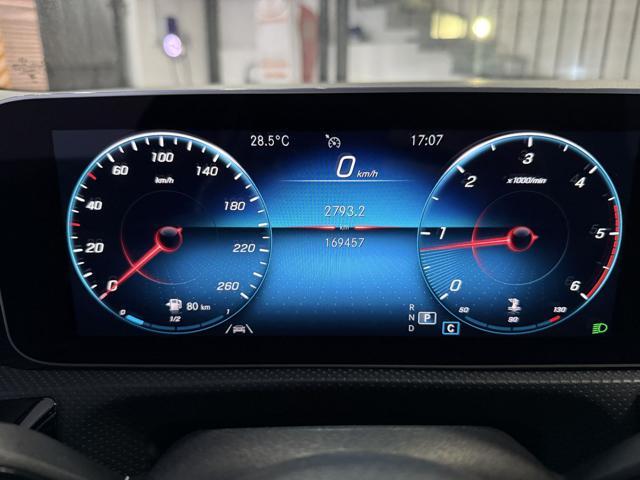 MERCEDES-BENZ A 200 d Automatic Premium