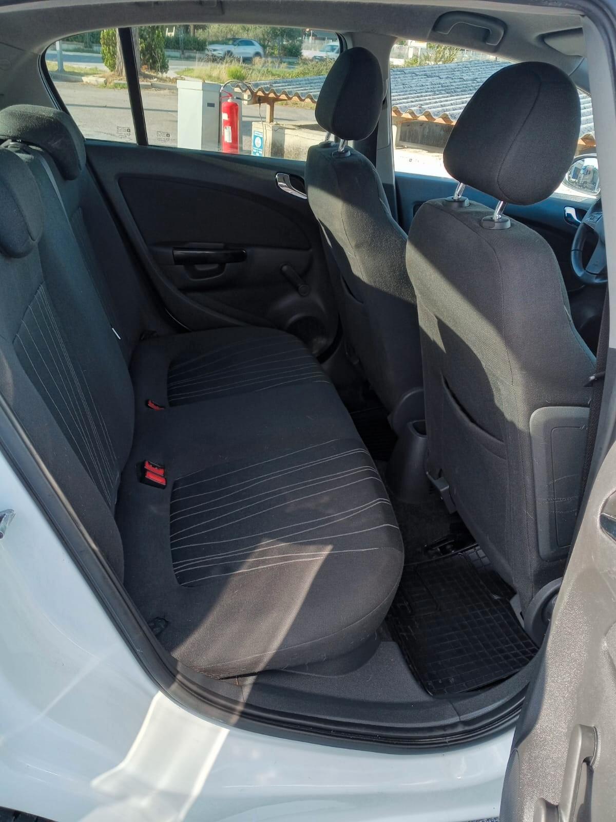 Opel Corsa 1.2 5 porte anno 2010