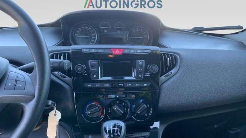 Lancia Ypsilon 1.0 FireFly Hybrid Silver