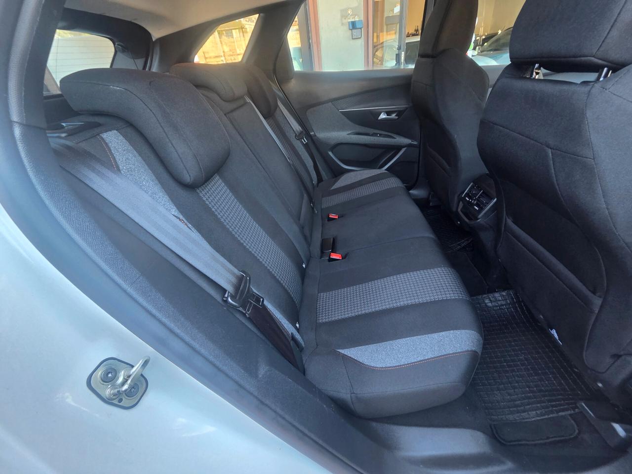 Peugeot 3008 BlueHDi 130 S&S EAT8 Active Pack 2021