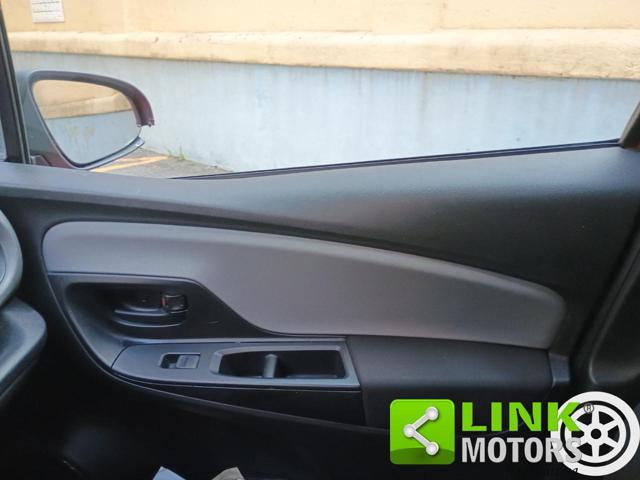 TOYOTA Yaris 1.0 5 porte Active 51 kw NEOPATENTATI