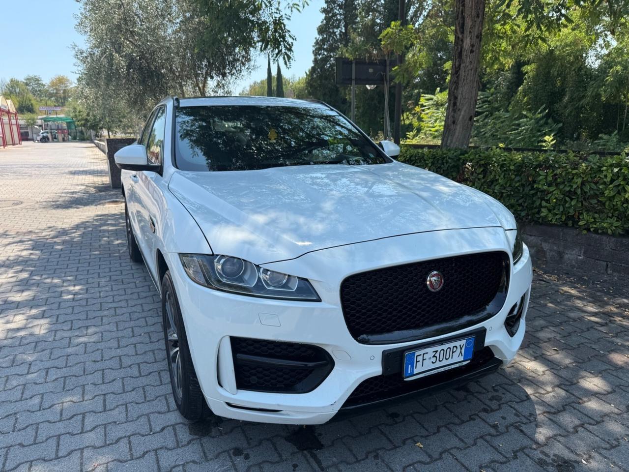 Jaguar F-Pace 2.0 D 180 CV AWD Portfolio R-Sport