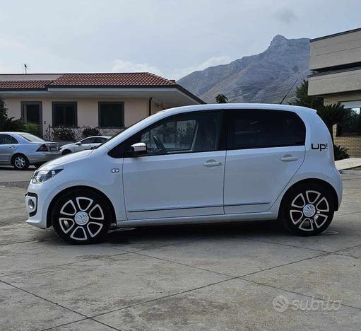 VOLKSWAGEN UP High AUTOMATICA - 2013