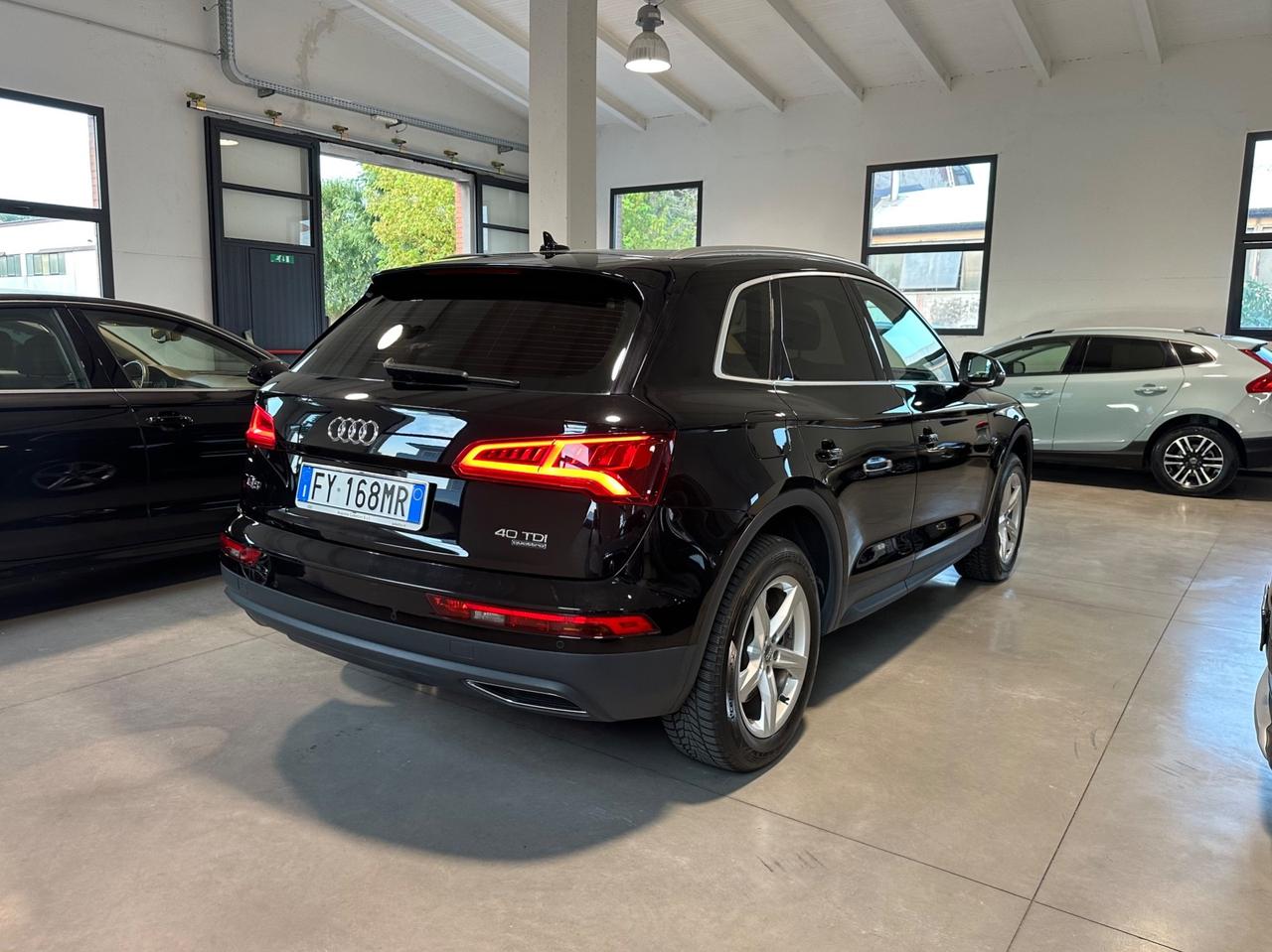 Audi Q5 40 TDI quattro S tronic Business Sport