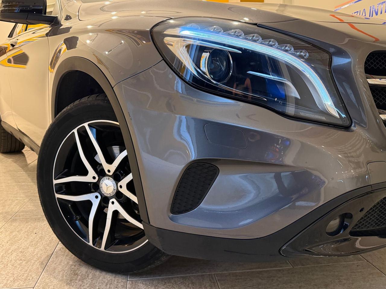 Mercedes-Benz GLA 200 Premium GLA 200 D #8055