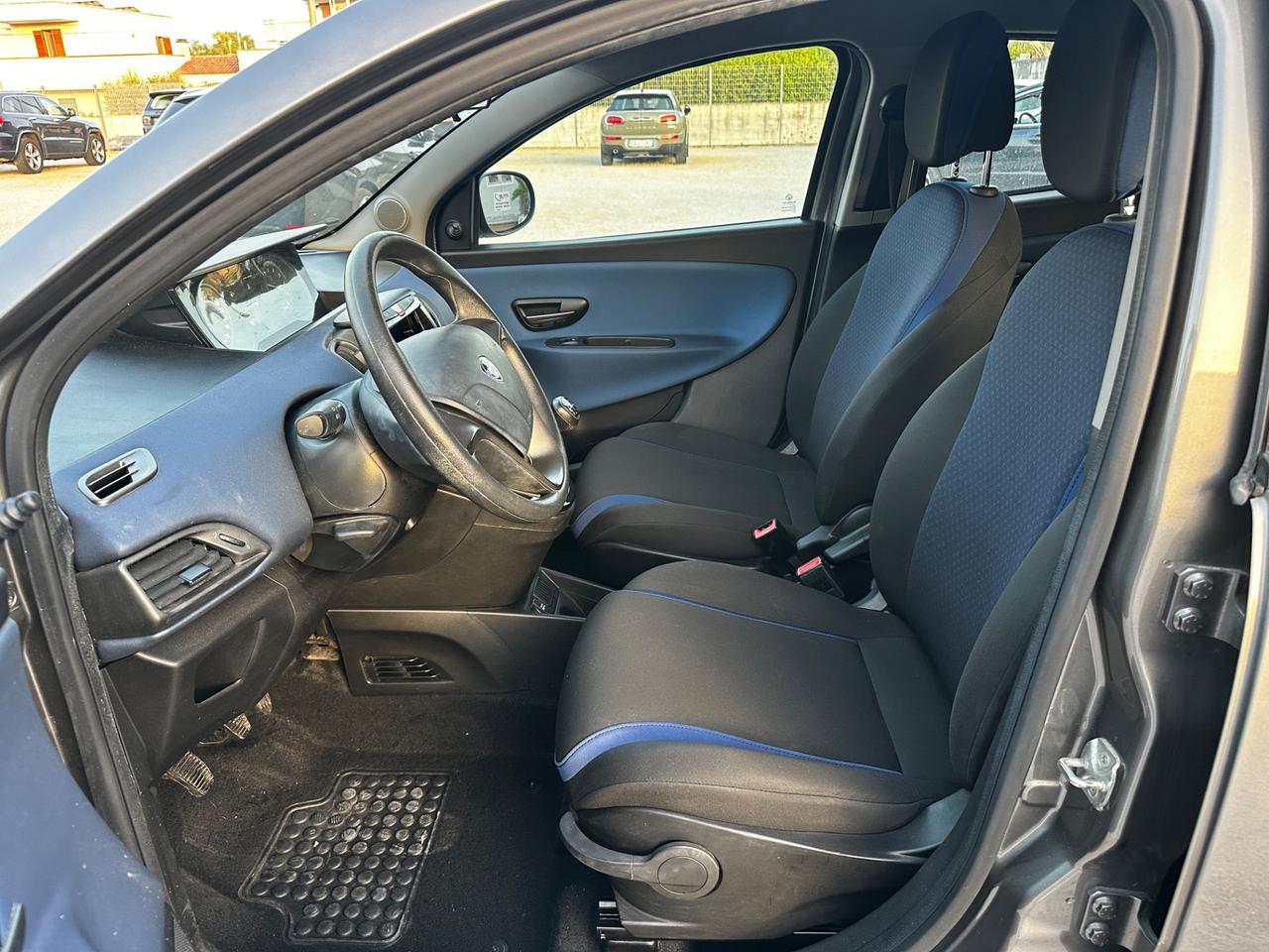 Lancia Ypsilon 1.2 69 CV 5 porte Gold