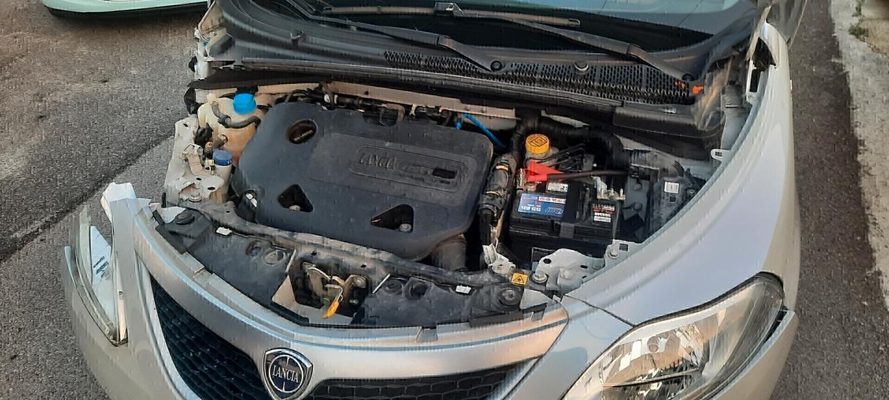 Lancia Ypsilon 0.9 TwinAir 85 CV 5 porte Metano Ecochic Mya