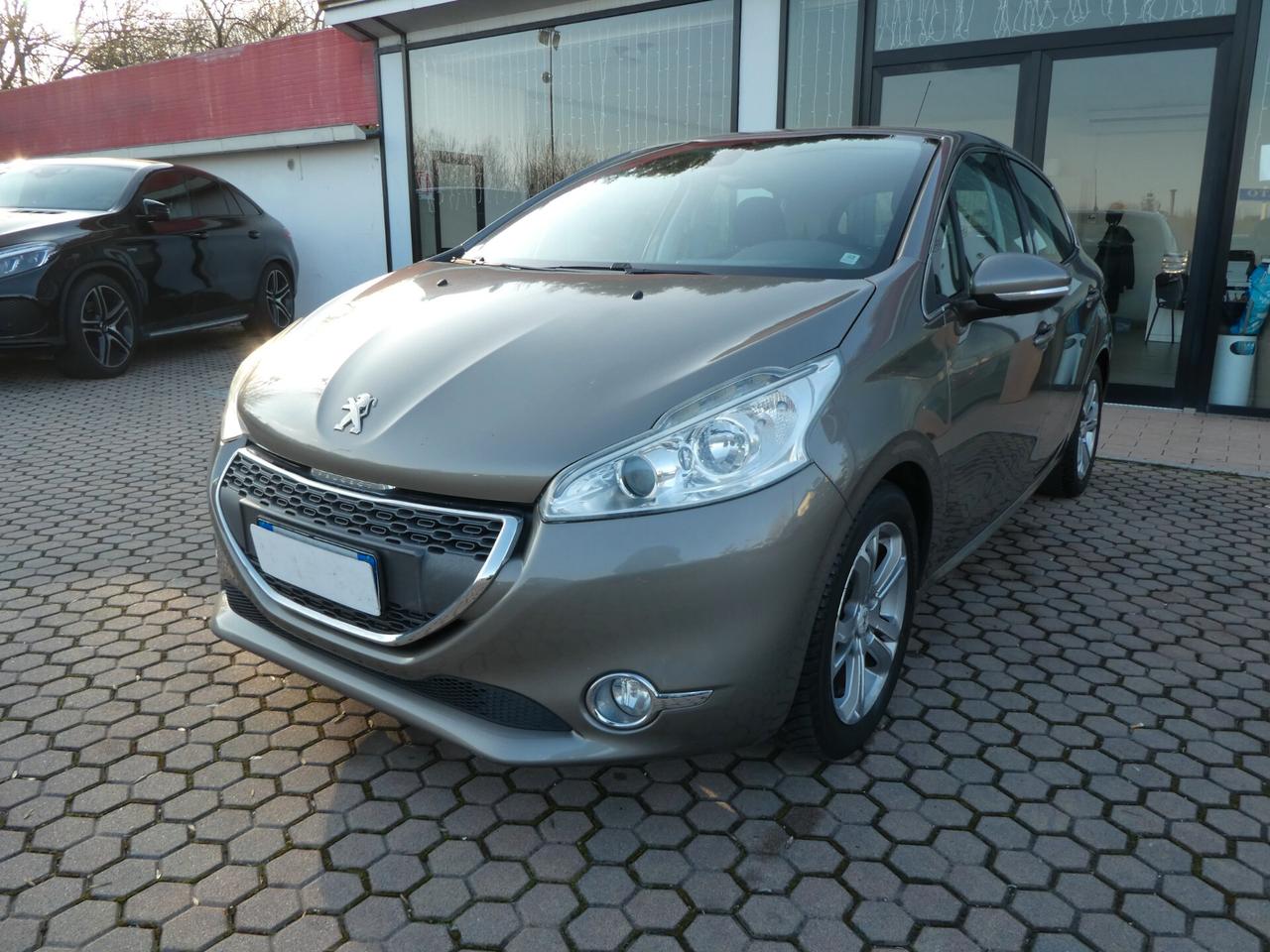 Peugeot 208 1.2 VTi 82 CV 5 porte OK NEOPATENTATI