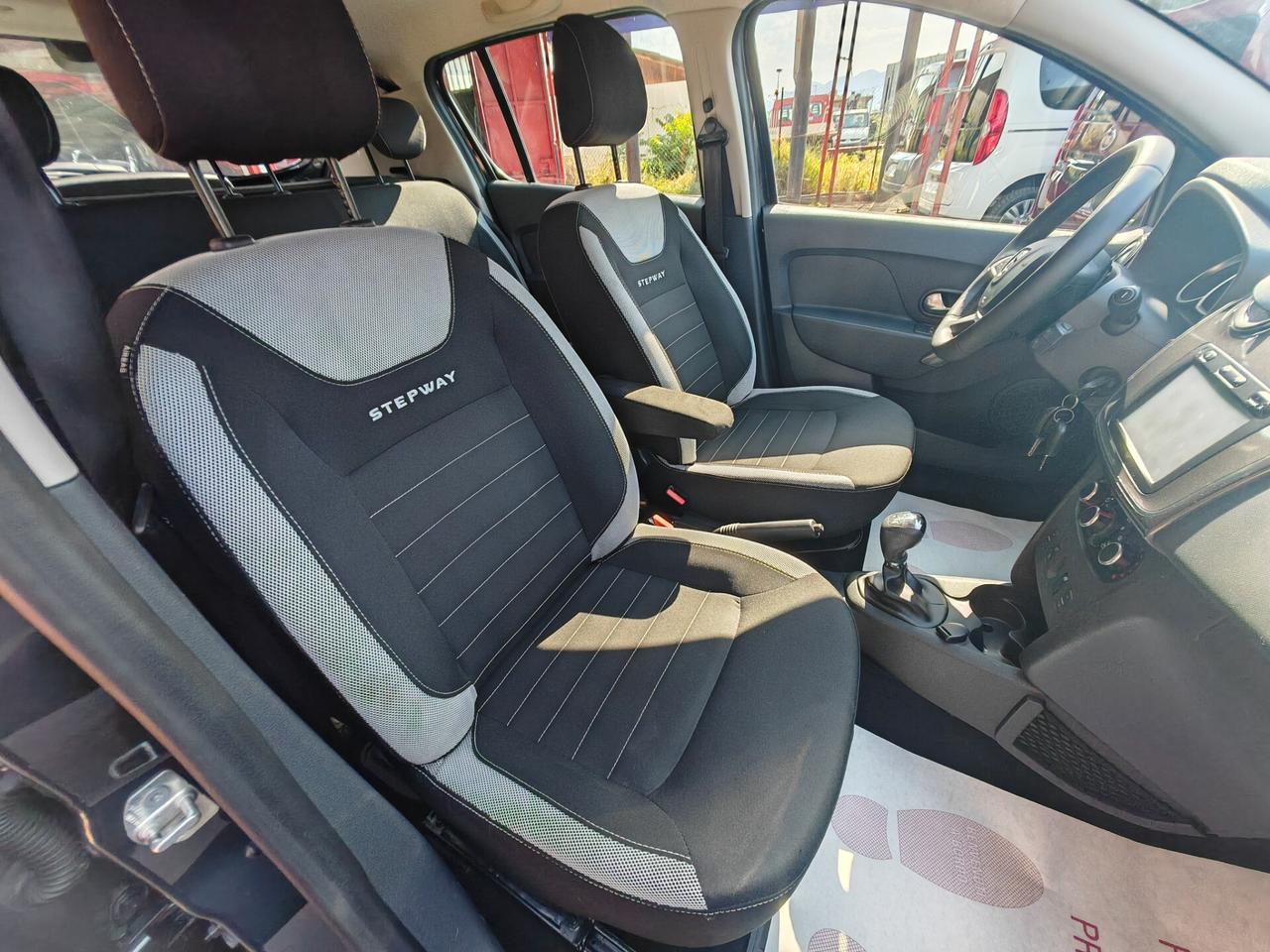 Dacia Sandero Stepway 1.5 diesel 03/2017 CV90 cambio automatico