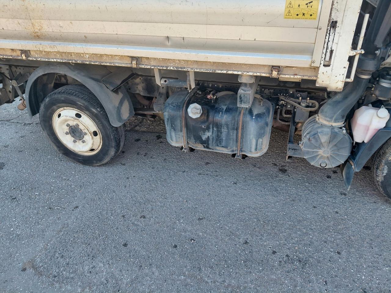 Isuzu NLR 85A 3.0 ribaltabile trilaterale