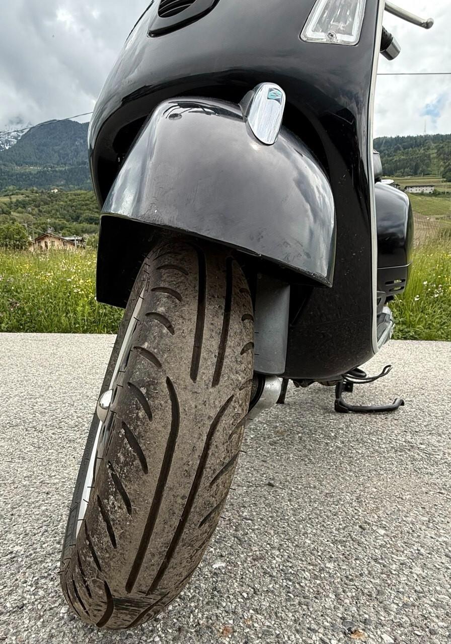 Piaggio Vespa 300 GTS