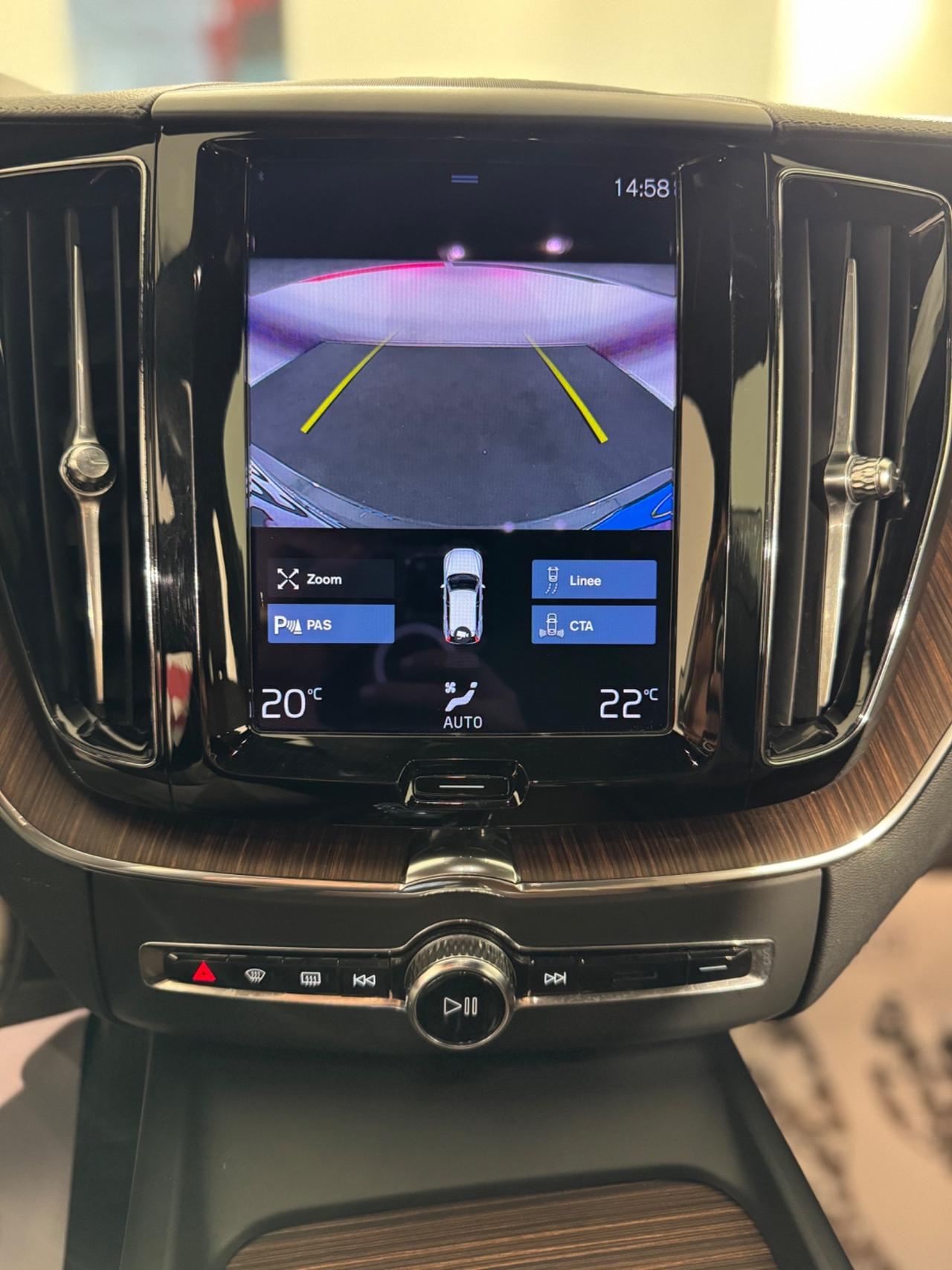 Volvo XC 60 XC60 B4 (d) AWD Geartronic Inscription FULL OPTIONAL, SEDILI IN PELLE CON REGOLAZIONE ELETTRICA CON MEMORIA, CRUISE ADATTIVO, CLIMA TRI-ZONA , PORTELLONE ELETTRICO, APPLE CARPLAY, FARI FULL LED AUTOMATICI E MOLTO ALTRO