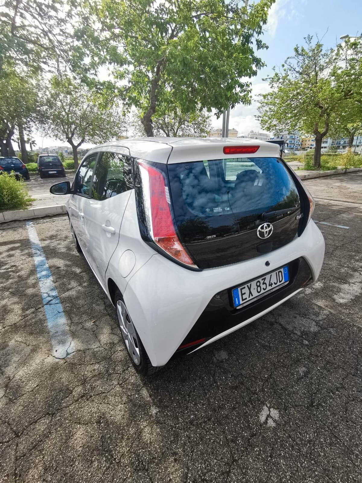 Toyota Aygo 1.0 VVT-i 69 CV 5 porte x-play MMT 2015
