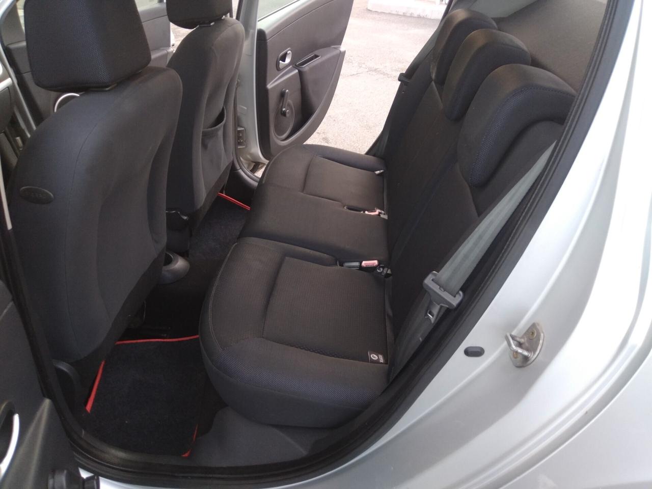 Renault Clio 1.2 16V 75cv 5 porte Luxe x neopatentati