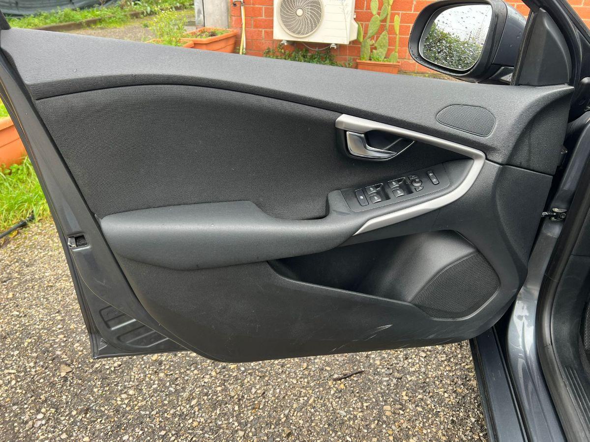 VOLVO - V40 - 1.6 D2 Summum