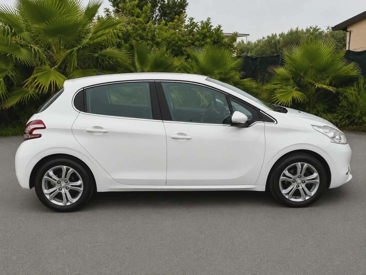 Peugeot 208 1.2 Benzina Allure – PARI AL NUOVO