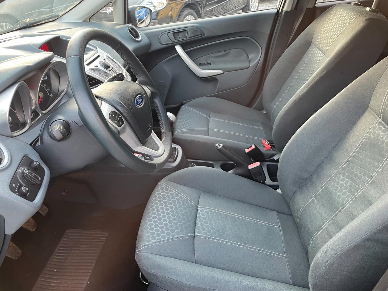 Ford Fiesta 1.2 82 CV 5 porte Titanium NEOPATENTATI KM REALI !!!