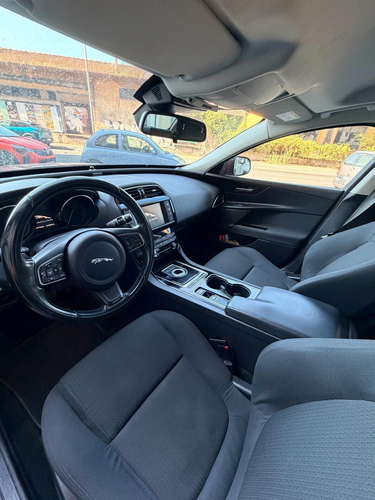 Jaguar XE 2.0 D Turbo 180CV Pure Business Edition