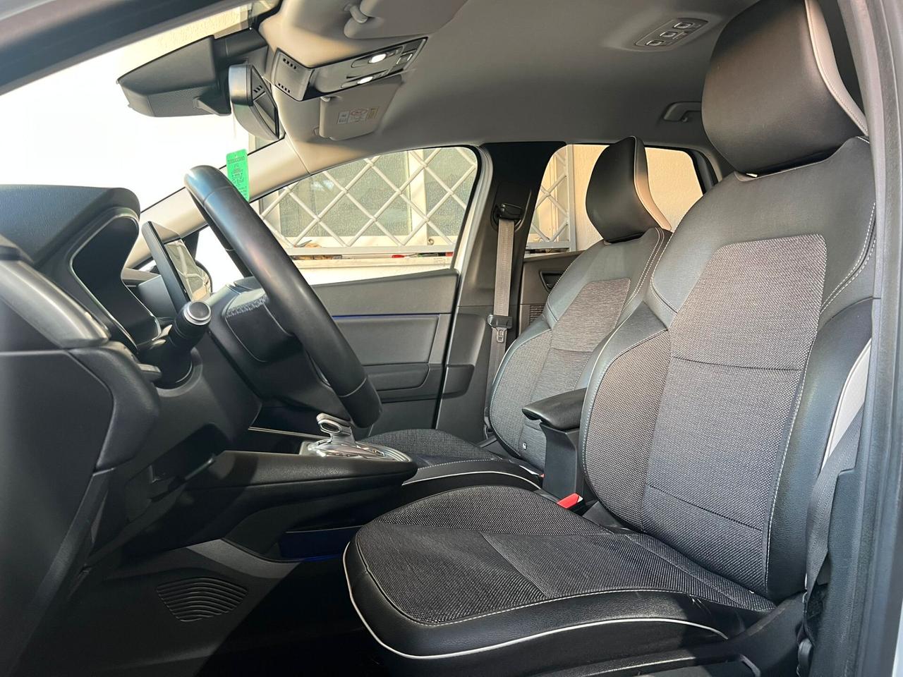 Renault Captur Plug-in Hybrid E-Tech 160 CV Initiale Paris