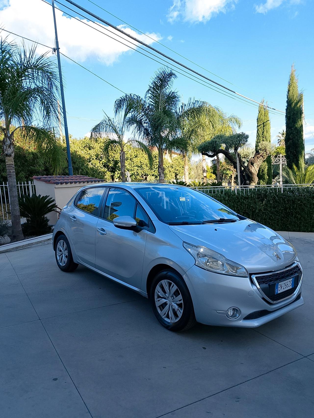 Peugeot 208 1.4 HDi 68 CV 5 porte Allure