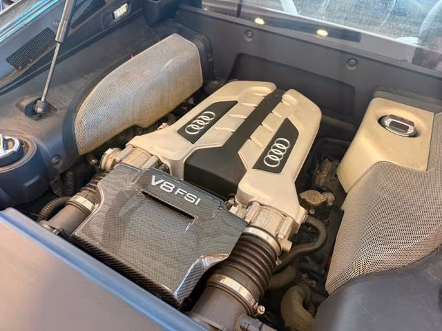 AUDI R8 4.2 V8 FSI quattro R tronic