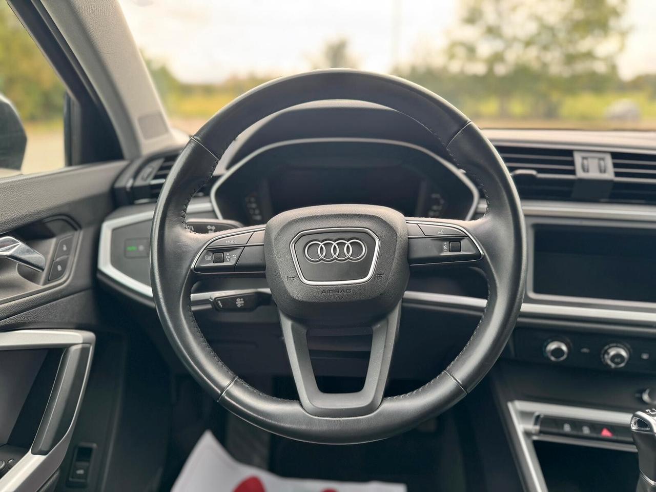 Audi Q3 35 TFSI 150cv S-line Matrix